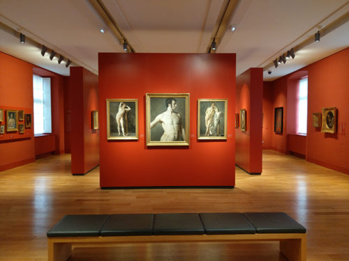 Salle rouge du musée Ingres Bourdelle, crédit photo Confluences